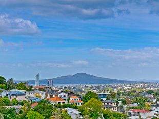 VIEWS TO CITY, HARBOUR & RANGITOTO - Hillcrest